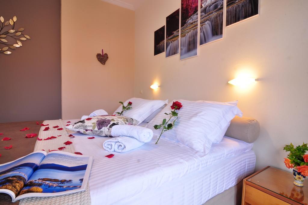Rolandos Apartments Agios Gordios  Extérieur photo