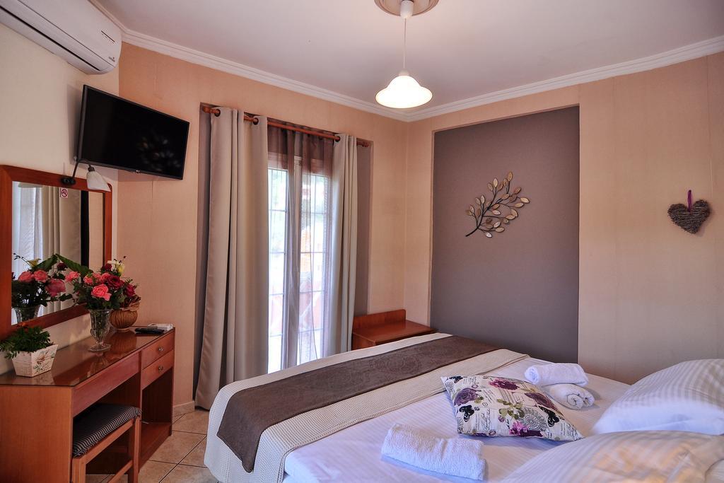 Rolandos Apartments Agios Gordios  Extérieur photo