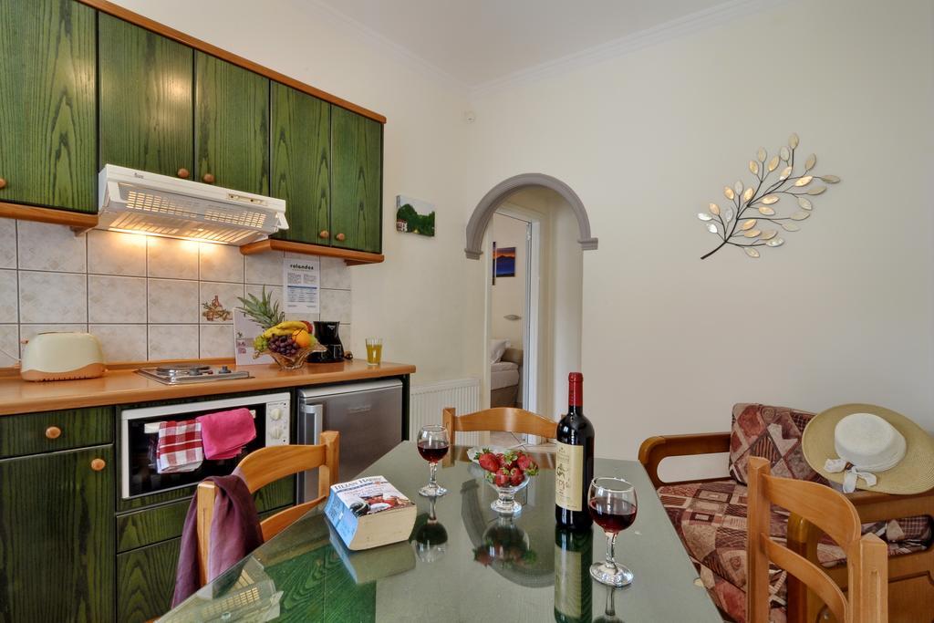 Rolandos Apartments Agios Gordios  Extérieur photo