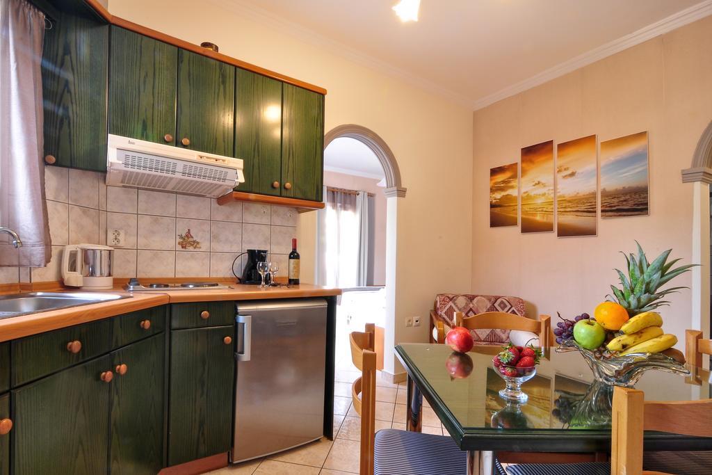 Rolandos Apartments Agios Gordios  Extérieur photo