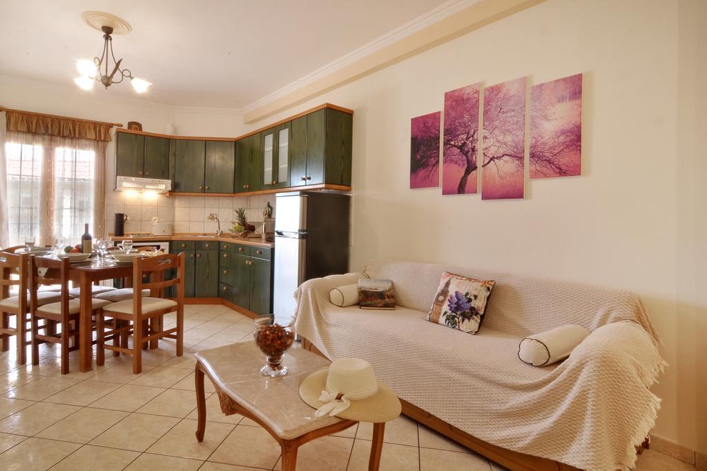 Rolandos Apartments Agios Gordios  Extérieur photo